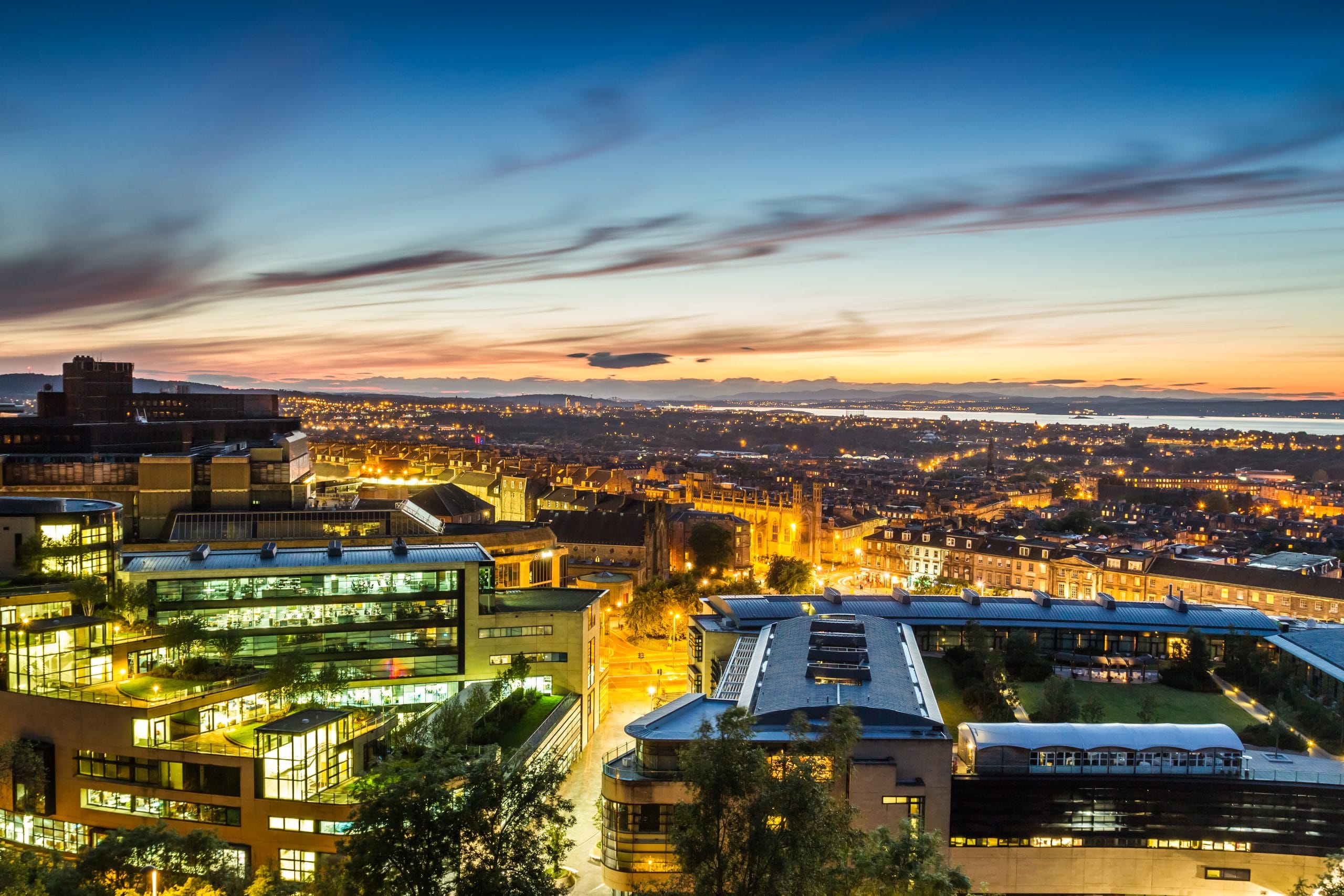 Carpentry Worker Looking for Short-Term Lets in Scotland? Housd is Your Solution! 